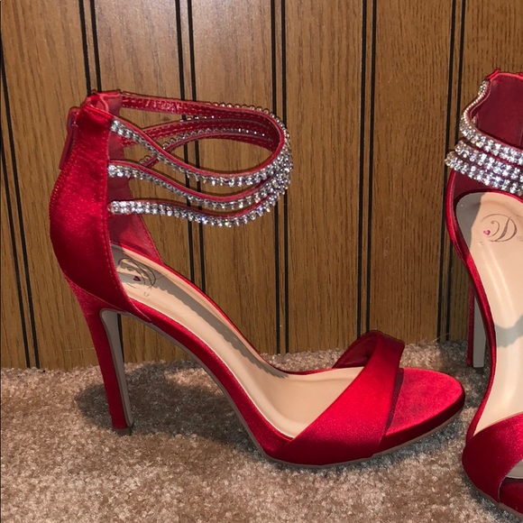 Heels - Picture 2 of 2